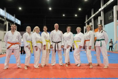 Пенсионеры Башкортостана в отличной форме благодаря ретро-каратэ Пенсионеры Башкортостана в отличной форме благодаря ретро-каратэ