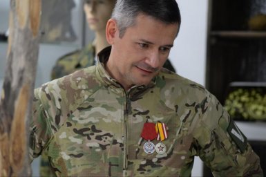 Офицер БАРС-32 Игорь Гончаров передал в музей уникальные трофеи с зоны СВО Офицер БАРС-32 Игорь Гончаров передал в музей уникальные трофеи с зоны СВО